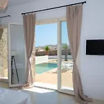 Lantställe Adyton Mykonos Luxury & Pools